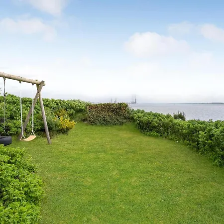 Semesterbostad Lovely In V With House Sea View *